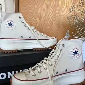 NWT Converse Run Star Hike Platform size 9 men, 10.5 ladies. Parchment color